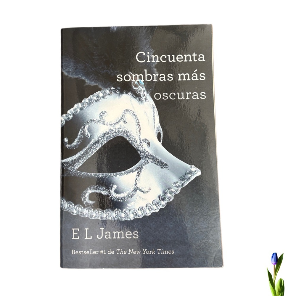 Cincuenta Sombras Más Oscuras Libro de E L James nuevo sin etiqueta